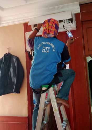 Service AC Padang